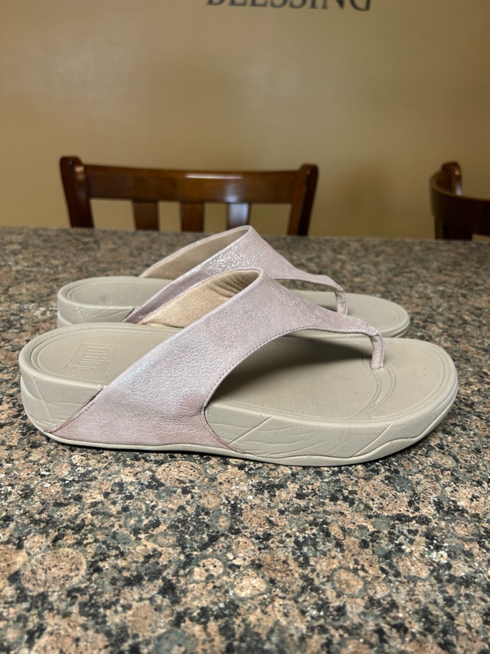 Fit Flop Comfort Thong Sandals in Light Pink blush for Women